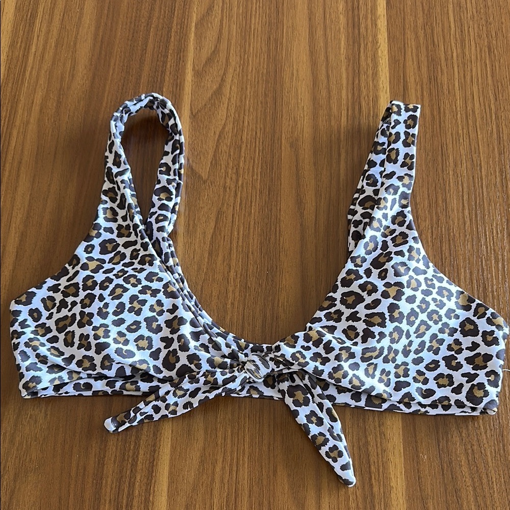 EUC Leopard Print Bikini Top with Front Center Tie 🧜‍♀️